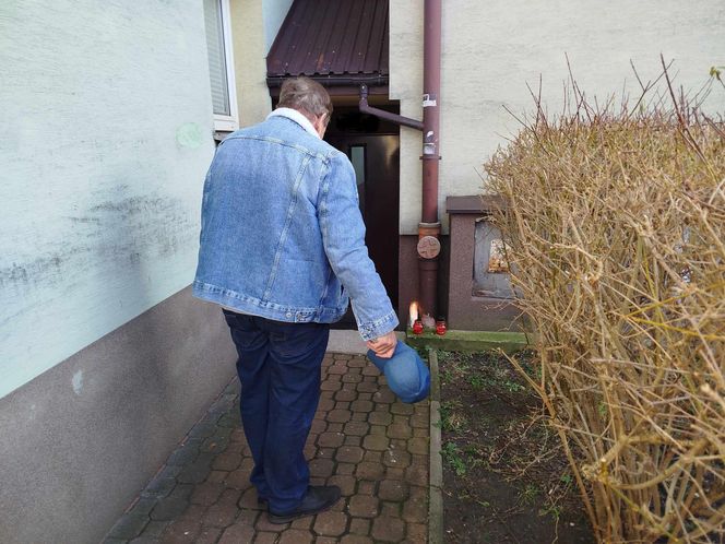 Sąsiedzi mieszkania w którym nożownik zaatakował ratowników, wciąż są w szoku