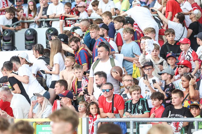 Kibice na meczu gwiazd Polska - Brazylia na Stadionie Śląskim