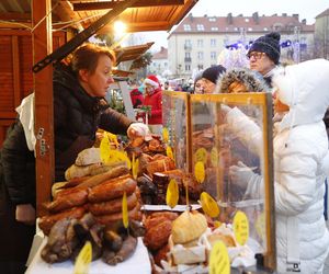 Tyski Jarmark Bożonarodzeniowy trwa w najlepsze. Znakomite koncerty i wyjątkowa atmosfera ZDJĘCIA