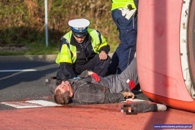 Pościg za porwanym autobusem i strzelanina z terrorystami. Tak szkolą się policjanci!