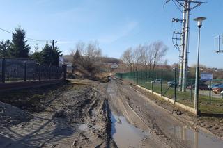 Spacerowa w Rzeszowie - wąską dolną dróżką do dużych deweloperskich osiedli