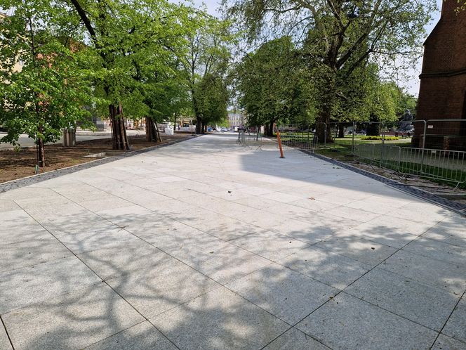 Tak teraz wygląda plac Wolności w Bydgoszczy. Powrót kwiaciarek ponownie opóźniony