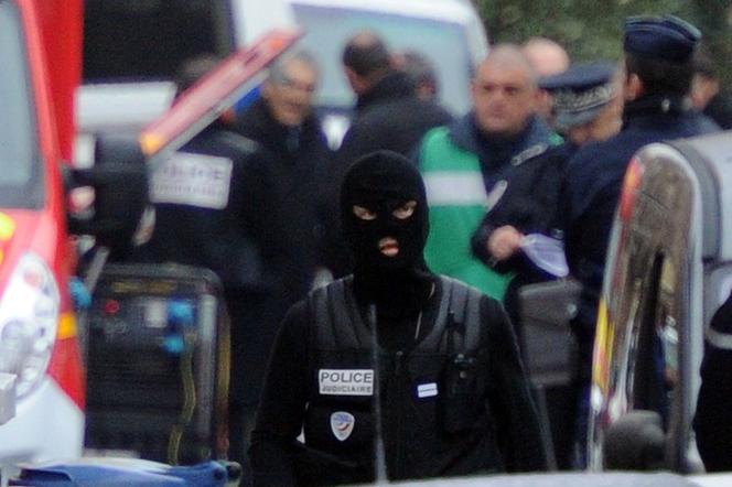 Francja: Policja otoczyła dom zamachowca z Tuluzy. 