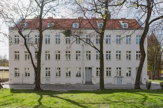 Kamienica z muralem przedstawiającym Pawła Adamowicza 