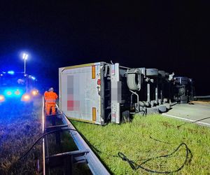 Śmiertelny wypadek na S8 pod Wieruszowem. Mężczyzna zginął w zderzeniu dwóch tirów [ZDJĘCIA].