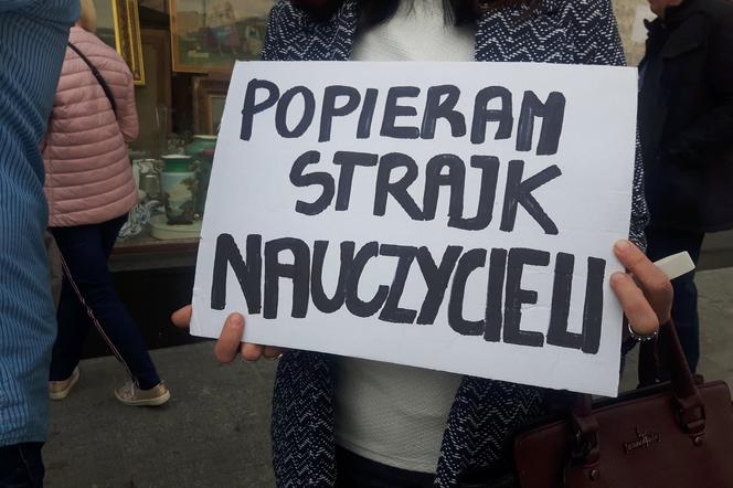 Wiec poparcia dla nauczycieli. Łódź
