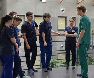 Pierwsza miłość, odcinek 3952: Julita (Dagmara Bryzek), Filip (Dominik Smaruj), Radek (Karol Biskup)