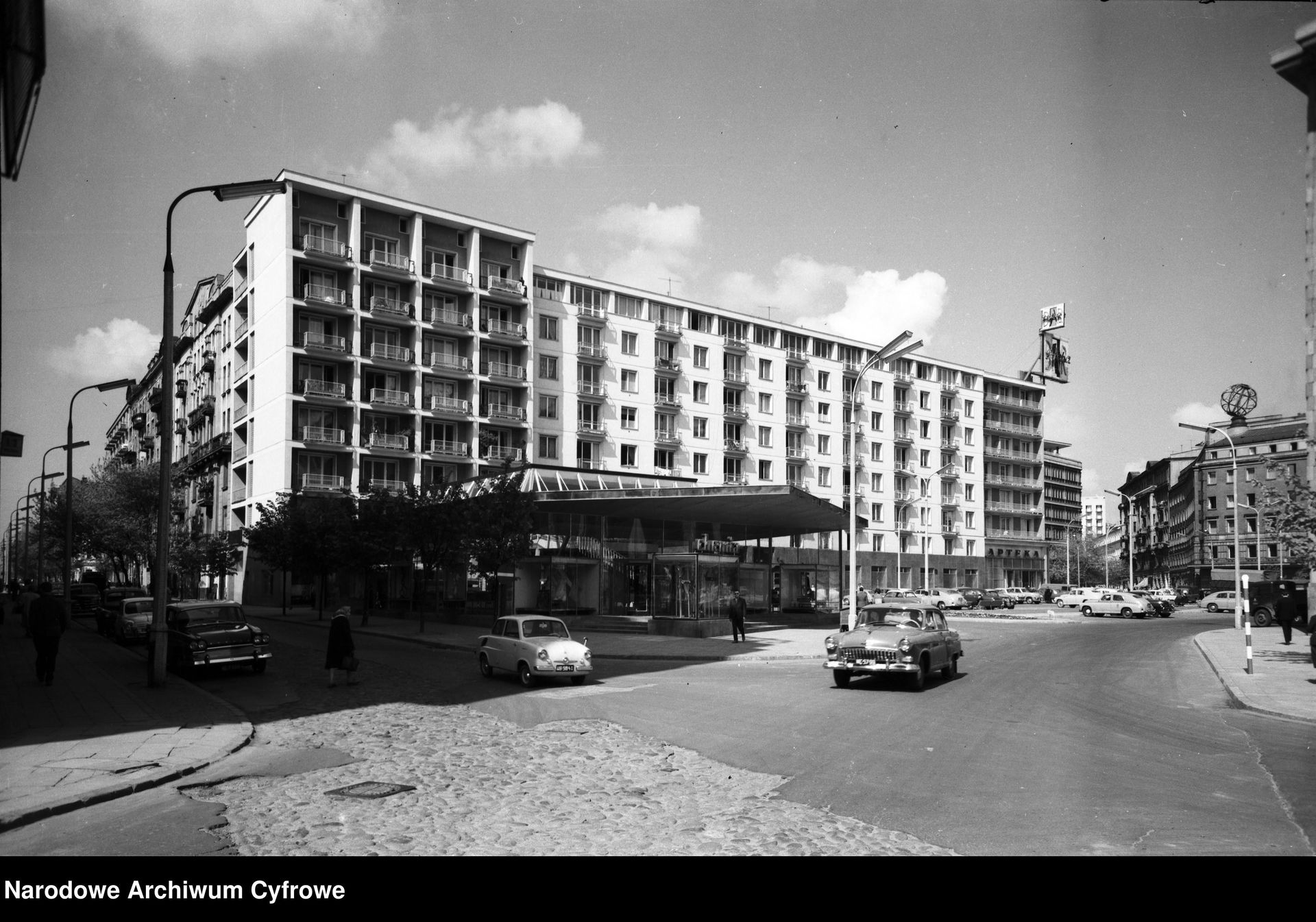 Pawilon Chemii u zbiegu ulic Brackiej i Nowogrodzkiej w Warszawie