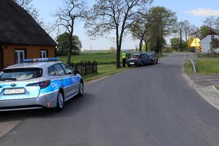 Czołowe zderzenie w gminie Piotrków Kujawski. Pijany sprawca uciekał przed policją