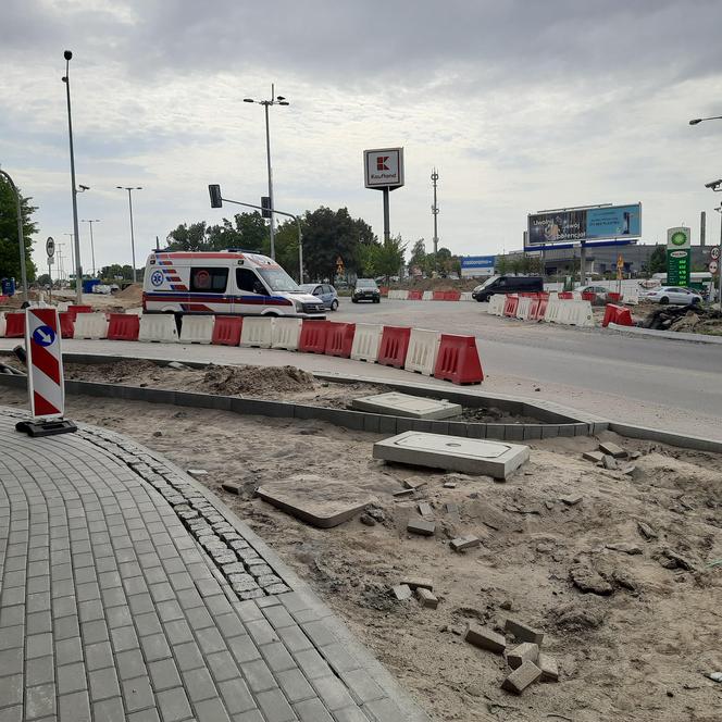 Poślizg na ważnej arterii Olsztyna. Przedłuży się remont ulicy Pstrowskiego