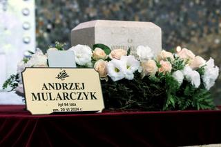 Ostatnie pożegnanie twórcy Samych swoich. Tłum gwiazd odprowadził trumnę na Powązkach