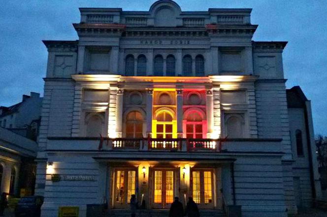 Teatr Polski w Poznaniu z belgijską flagą na znak solidarności
