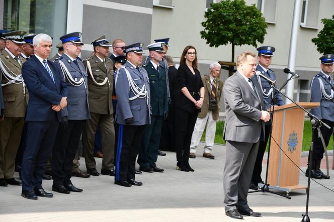 Nowi policjanci złożyli ślubowanie. Na uroczystości był wiceminister Jarosław Zieliński [ZDJĘCIA]