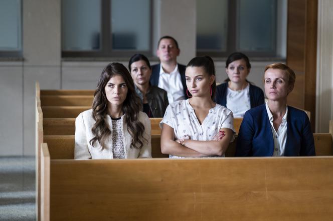 Zawsze warto, sezon 2, odc. 1: Dorota (Katarzyna Zielińska), Marta (Weronika Rosati), Ada (Julia Wieniawa)