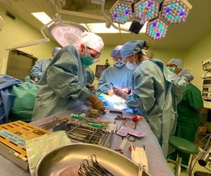 Lekarze uratowali twarz pacjenta! Użyli do tego fragmentu nogi. Pierwszy taki przypadek