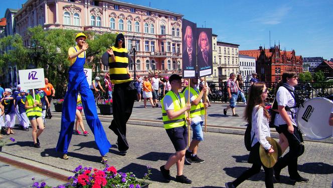 W Bydgoszczy, jak w bajce! Zobaczcie kolorowy i radosny przemarsz ulicami miasta [ZDJĘCIA]