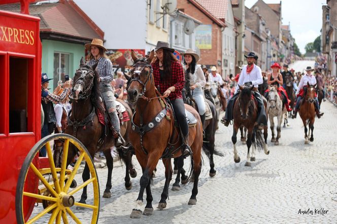 Piknik Country i Folk 2025. Tysiące fanów muzyki przyjechały do Mrągowa na kultowy festiwal