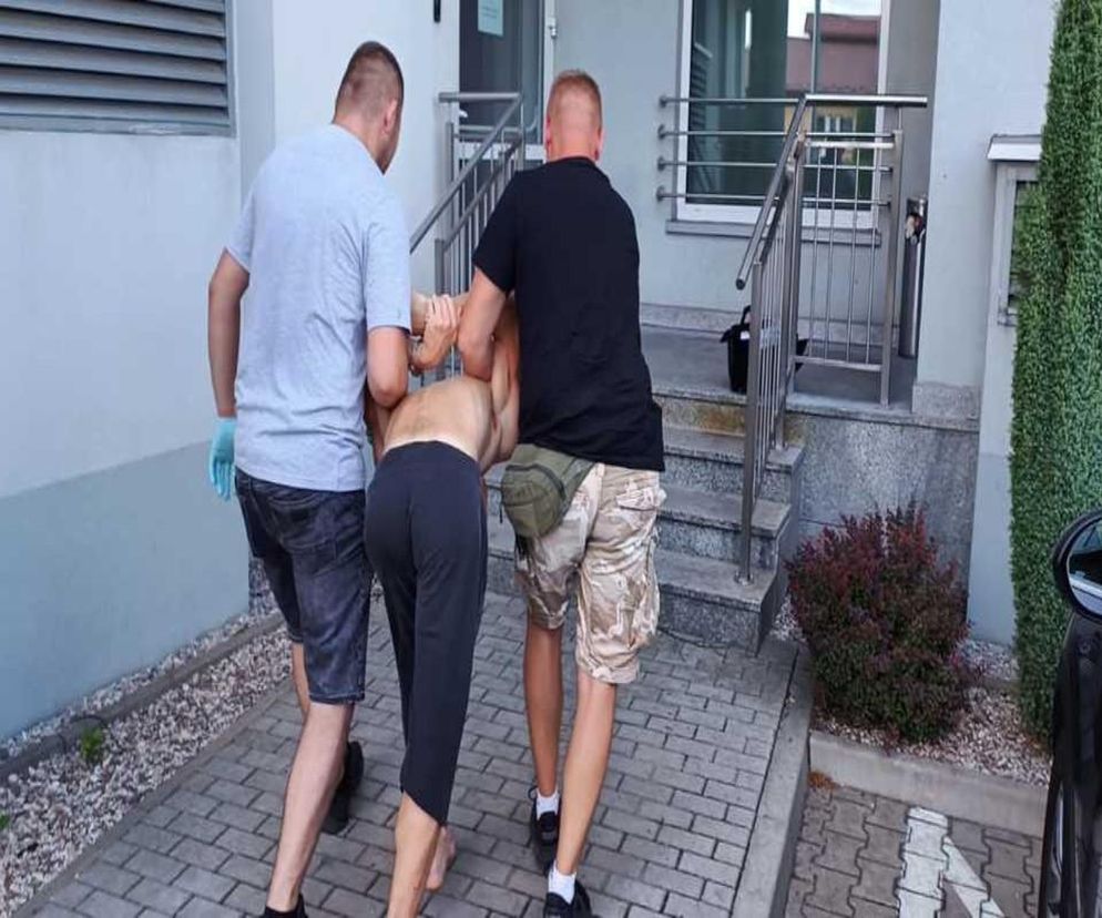 Szokujące sceny w Opocznie. Płonący człowiek na skrzyżowaniu. 13-latek wśród zatrzymanych