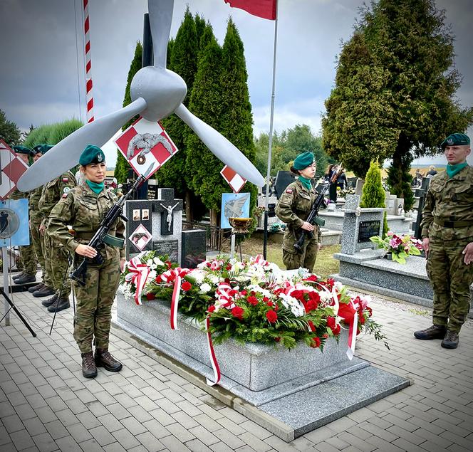 Jarosławianie uczcili 83 rocznicę śmierci lotników nad Pawłosiowem