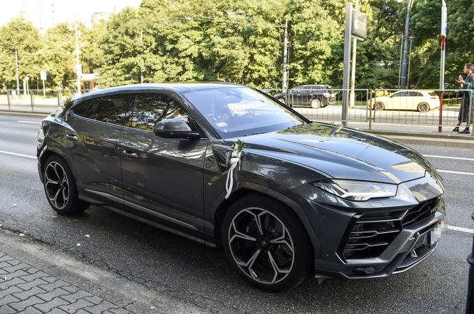 Królikowski i Opozda przyjechali na ślub zjawiskowym Lamborghini