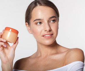 Siarka w kosmetyce. Jakie właściwości mają kosmetyki siarkowe i jak ich używać?