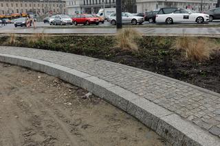 Rozgrzebane i źle oznakowane rondo de Gaulle'a. Drogowcy zapomnieli o swojej inwestycji?