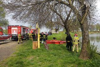 Samochód wjechał do zbiornika wodnego. Kierowca nie żyje