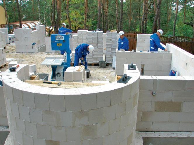 Łatwe budowanie. Dlaczego warto znać parametry betonu komórkowego?