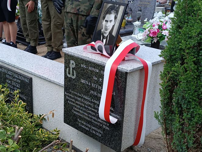 Odsłonięcie tablicy pamięci Ireny Szydłowskiej