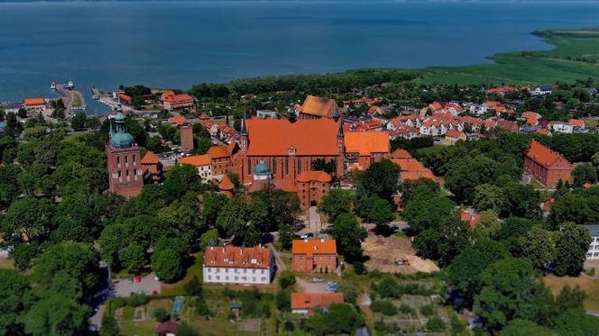 Niesamowite miasteczko nad Zalewem Wiślanym. Historia i magia w jednym miejscu