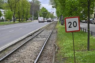 Katastrofalny stan torowiska na al. Waszyngtona. Tramwajarze naprawią tylko fragmenty 