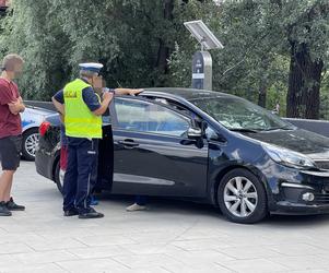 Zasłabł za kierownicą zjeżdżając z mostu Poniatowskiego w Warszawie. Zdemolował stację Veturilo