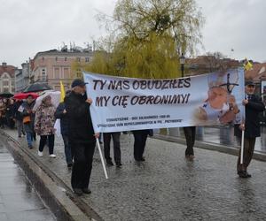 Tłumy ludzi na ulicach Bydgoszczy