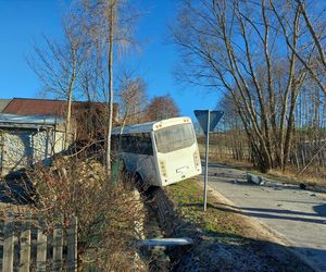 Zderzenie autobusu z autem osobowym w Rzepinku