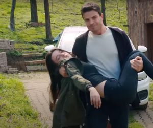 Ege uratuje Zeynep, choć porywacz pchnie ją nożem.