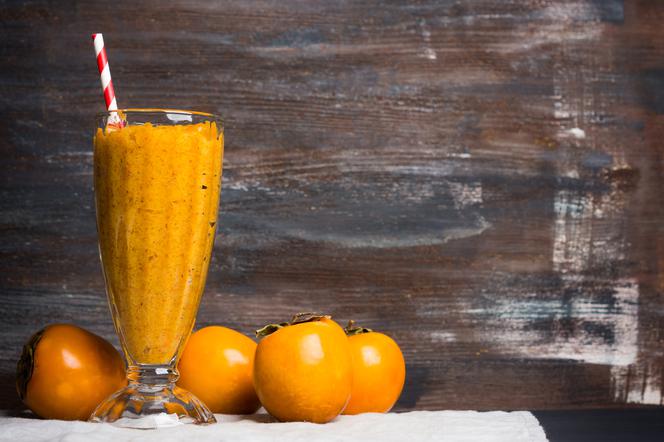 Smoothie z persymoną: przepis na jesienny koktajl z owocem kaki