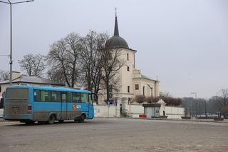 Rząd obniżył ceny paliw, a bilety i tak drożeją. Poseł pyta ministra o zaskakujący skutek ustawy