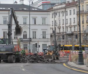 Kiedy koniec remontu Placu Trzech Krzyży? Znamy datę!