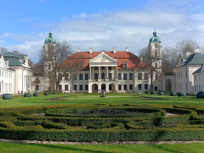 Muzeum Zamoyskich w Kozłówce wczesną wiosną