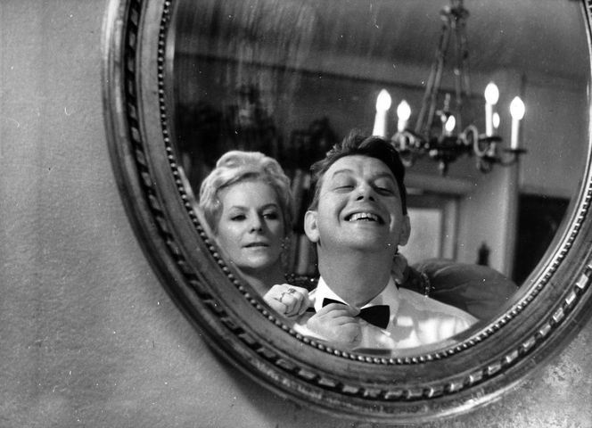 Mariusz Dmochowski z żoną Aleksandrą,  1970. Kadr z filmu "Prawdzie w oczy"