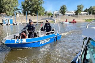 Działania służb na Wiśle w Toruniu. Straż, policja, strażnicy miejscy i grupa poszukiwawcza w akcji