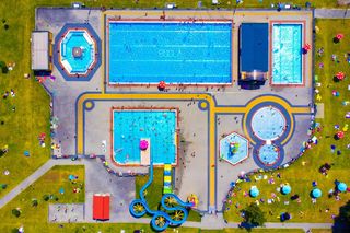 Rusza sezon letni w Katowicach. Gdzie szukać ochłody w upalne dni? Wodne place zabaw, kąpieliska i tegoroczne nowości