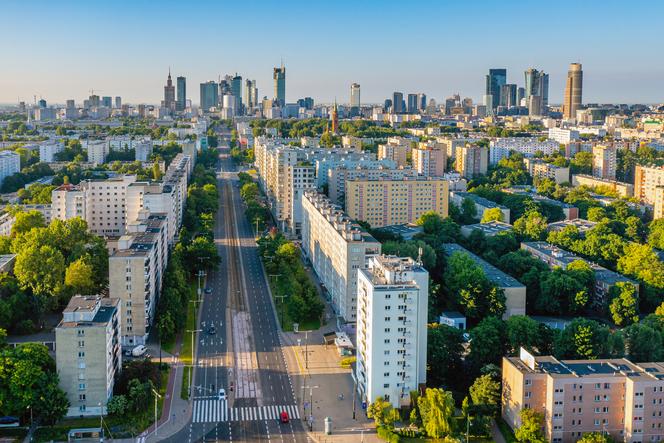 Słoiki nie chcą się meldować w Warszawie, miasto zachęci ich darmową wyprawką. Co w niej będzie? 