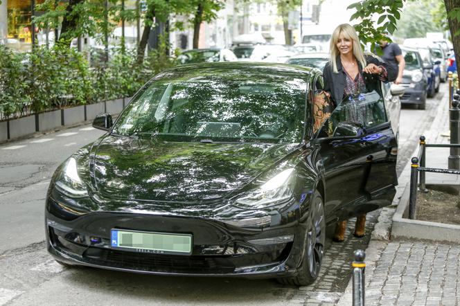Agnieszka Woźniak-Starak i jej nowa Tesla
