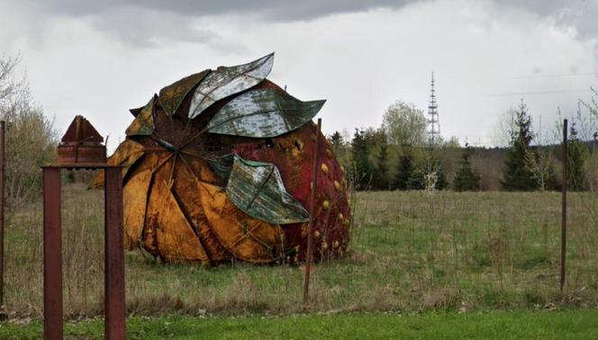 Wielka truskawka pod Warszawą