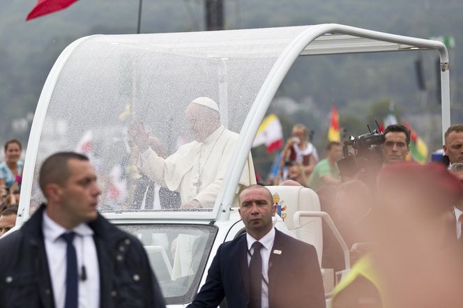 W Krakowie papież Franciszek podróżował tramwajem. Bydgoska Pesa jeździ do dziś 