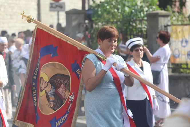 Tysiące kobiet i dziewcząt na pielgrzymce do Piekar Śląskich. "Jestem w Kościele, więc idę"