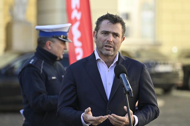 Rośnie liczba wypadków z udziałem hulajnóg. Radni Mazowsza apelują do dzieci i młodzieży: „Noście kaski i odblaski!”