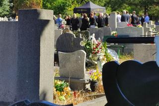 Rodzina i znajomi pożegnali Babcię i wnuczkę podczas skromnej ceremonii