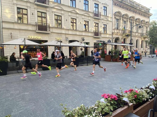 Rossmann Run 2025. Tłumy biegaczy wzięły udział w biegu ulicą Piotrkowską